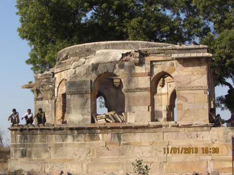 Tombs near Sahastraling ruins, Patan